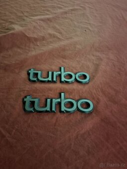 Saab 900 logo Turbo kapota - 3