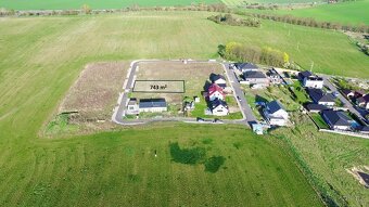 Krásný stavební pozemek na prodej za Prahou, 743 m2 - 3