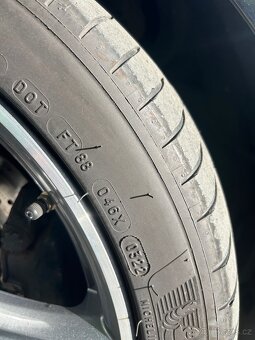 Michelin Pilot Sport 4 245/40/18 - 3