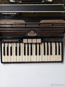 Prodám starší zachovalou harmoniku. - 3