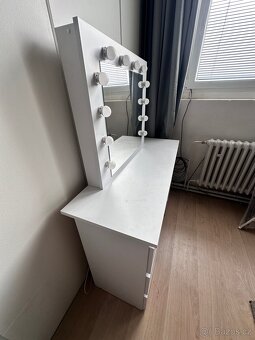 TOALETNÍ STOLEK S LED ZRCADLEM DANIELLA WHITE - 3