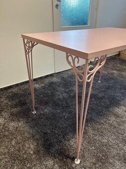Růžový pracovní stůl IKEA - 3