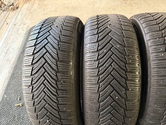 prodám zimní 205/60/16 Michelin - 3