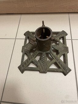 Starožitný stojan na stromeček - 3