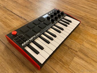 MIDI kontroler Akai MPK Mini - 3