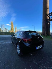 Opel Astra J - plná výbava, nová STK + dálniční známka 2024 - 3