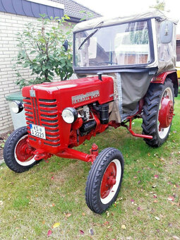 Veteránský traktor IHC D320 Farmall - 3