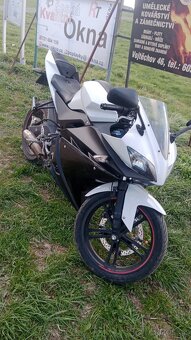 Yamaha yzf r125 - 3