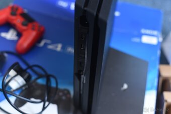 Playstation 4 PRO konzole v původní krabici +ovladač červený - 3