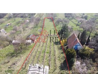 pozemek 3069m² se stavebním povolením "chaty" a chata k re - 3