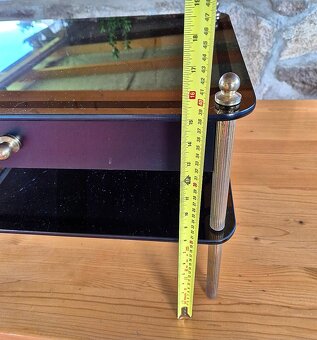 Skleněný dvoupatrový stolek - 3