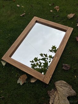 Zrcadlo v dřevěném rámu 50x70cm - světlý ořech - 3