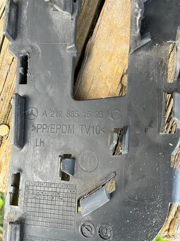 Mercedes Benz e w212 mřížka předního nárazníku - 3