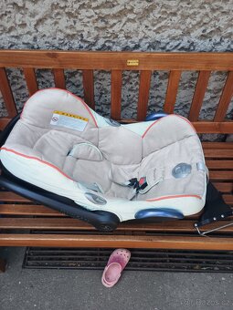 Maxi Cosi Cabrio Fix + adaptéry + fusak - 3