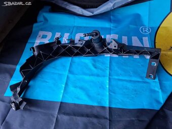 Pravý přední držák světla bmw e90/e91 - 3