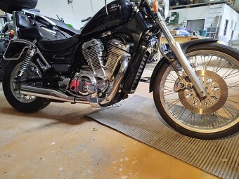 Suzuki VS 600GL Intruder - 3