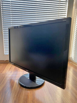 Prodám Monitor zn.Acer je poškrabaná obrazovka pri puštění t - 3