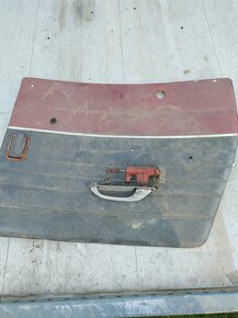 Zadní kapota Škoda 1000mb deluxe, klika obložení - 3