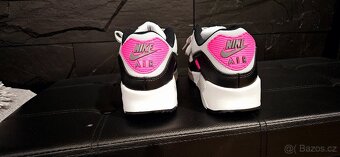 Ruzne druhy bot,tenisek Nike,Blauer,Reebok atd. - 3