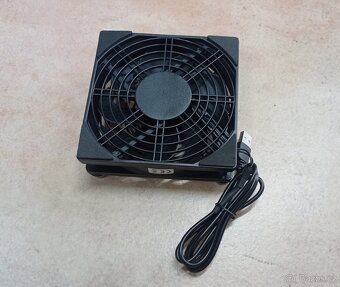 Tichý chladicí ventilátor pro malá zařízení 12x12 cm - 3