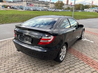 Mercedes-Benz Třídy C 180i Kompresor kupé - 3