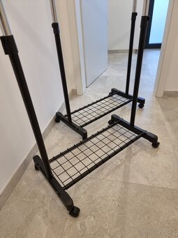 Věšáky na kolečkách nové - 3