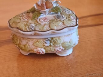 Porcelánová dozička na šperk - 3