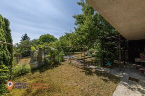 Prodej ŘRD (131,5 m²) se 2 garážemi a zahradou (755 m²) ve v - 3