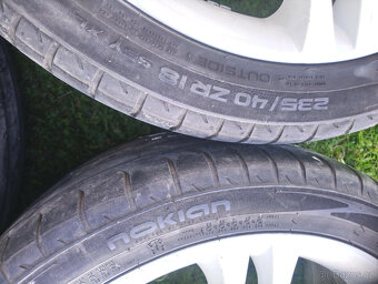 5ks - Alu BÍLÁ kola orig. Škoda R18 + pneu 235/40 R18 - 3