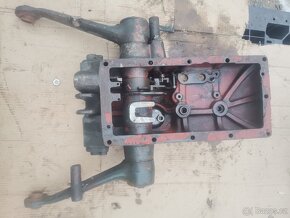 Víko hydrauliky Zetor - 3