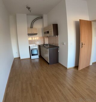 Nabízíme pronájem pěkného bytu 2+kk (40m2) v centru Náchoda - 3