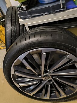 ALU kola Škoda Superb 3 5x112 r19 Originál, pneu ZÁNOVNÍ 99% - 3