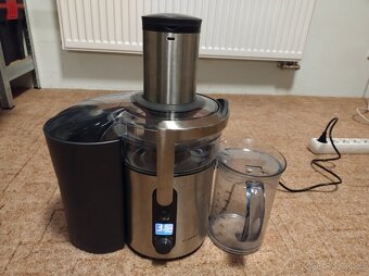 Odšťavňovač, málo používaný kvalitní, umí i smoothie - 3
