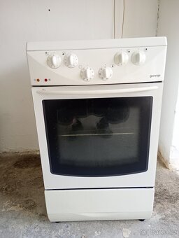 Elektrický sporák se sklokeramickou deskou,Zn.Gorenje - 3