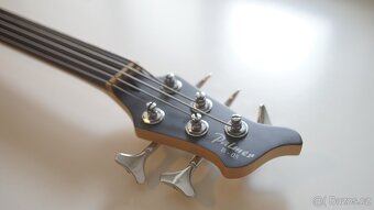 Palmer B-05 Fretless Bass Guitar - 3