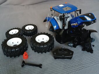 Bruder 3120 Traktor New Holland T7.315 - 3