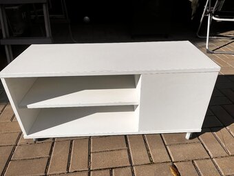 Prodám malý televizní stolek - 3