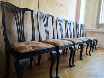 Starožitný stůl a 6 židlí - 3