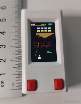 Nejmenší herní konzole Space Invaders - 3