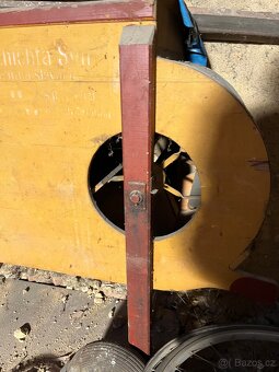 Starý šrotovník / mlýnek na obilí (dřevěný) - 3