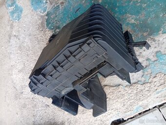 Prodám pojistkovou skříň na vw golf 5, 1.4 TSI , 103 kW, kom - 3