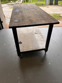 Dílenský pracovní stůl na kolečkách - 3