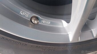 Prodám alu kola na vozy ŠKODA, VW pneu 215/55/17 - 3