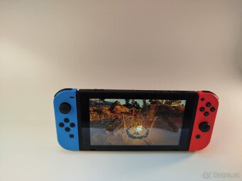 Prodám Nintendo Switch, 2 hry a puzdro - 3