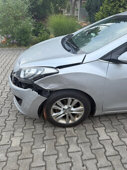 Bouraný Hyundai I30 combi - 3