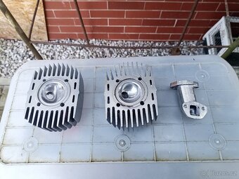 Jawa pionýr - Kryty motorů , hlavy ,koleno chemicky leštěné - 3