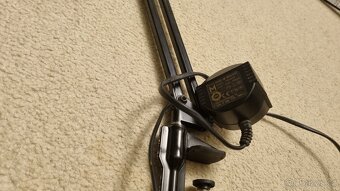 Stolní polohovatelná úsporná lampa - 3