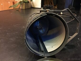Staré divadelní reflektory z roku 1970 - 3