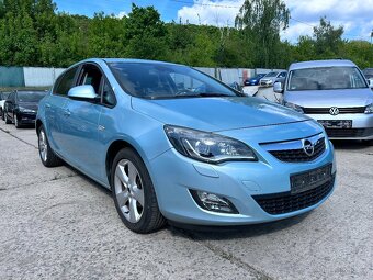 Opel Astra J 1,6 16V, 2009, tyrkysová, najeto 135.386 km - 3