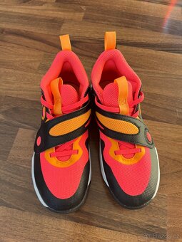 Tenisky Nike Team Hustle vel. EU 34 - 3